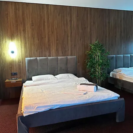 Lodge львівське передмістя *
